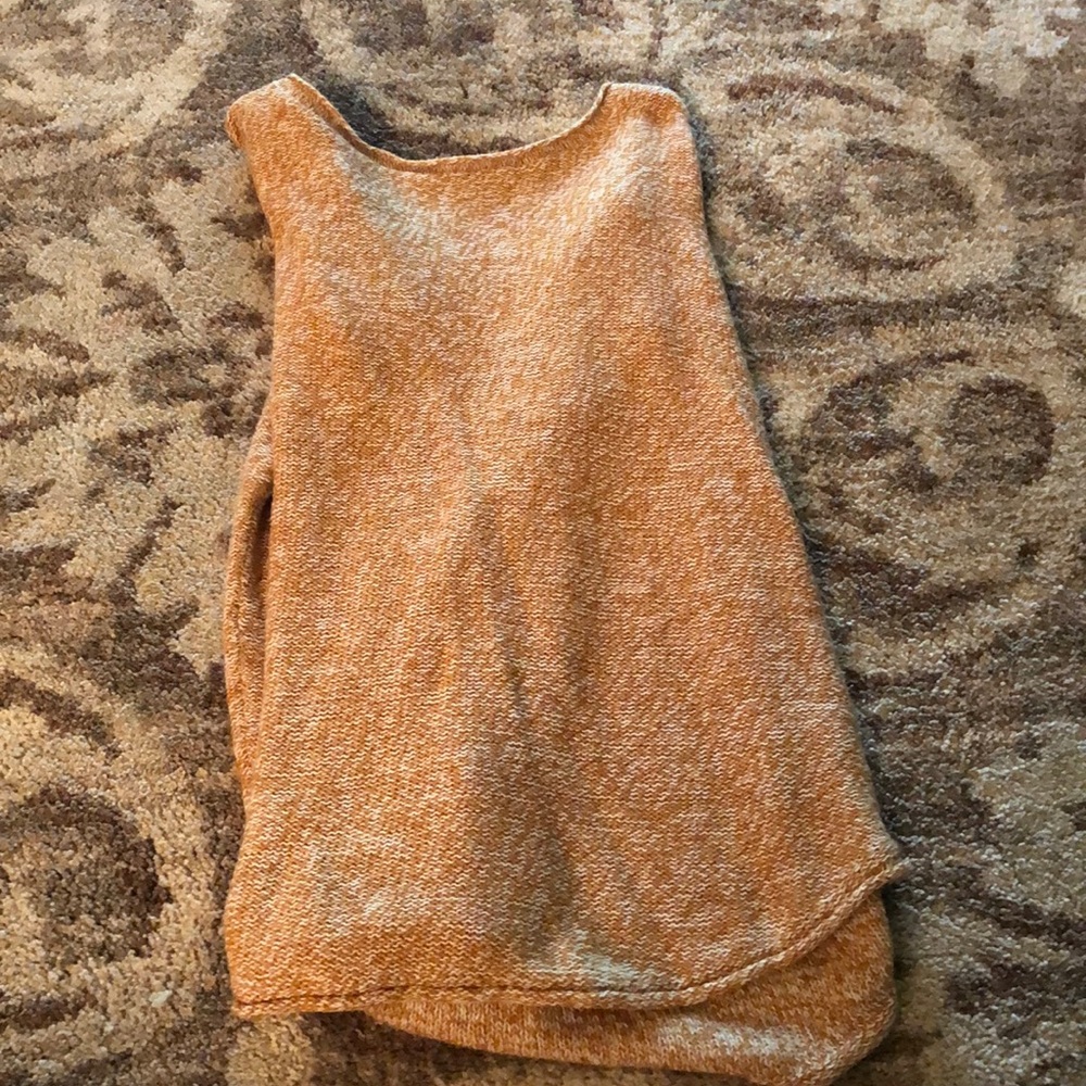 I am selling a long sleeved thin sweater
